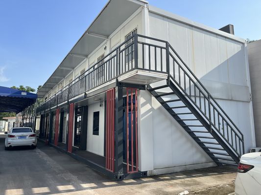 Maison de conteneurs en acier modulaire mobile préfabriqué 6*3m pour logement de travailleurs