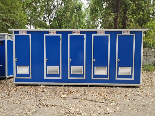 Une cabine de salle de bain portable rapidement assemblée