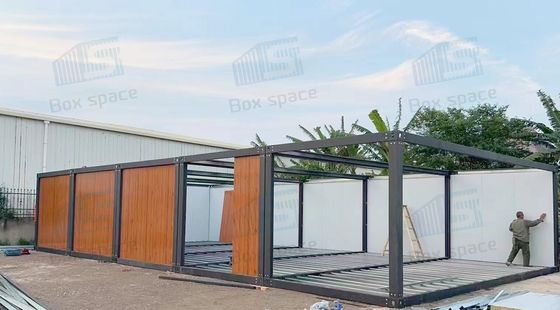 Entrepôt en acier préfabriqué, structure modulaire, stockage avec solide support de sol et étanchéité.